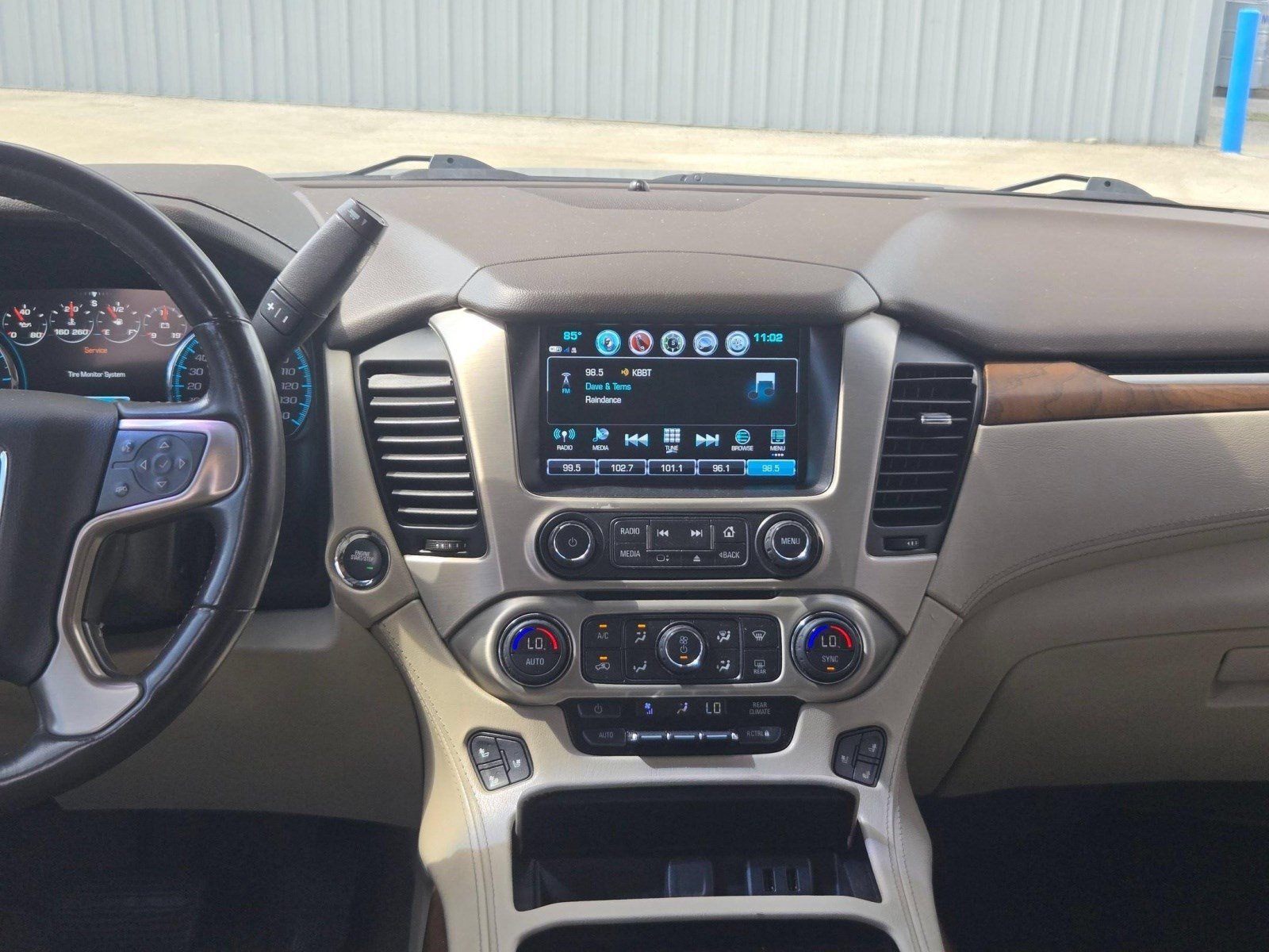 Used 2020 GMC Yukon XL Denali w/ Denali Premium Package AWD/4WD image 17