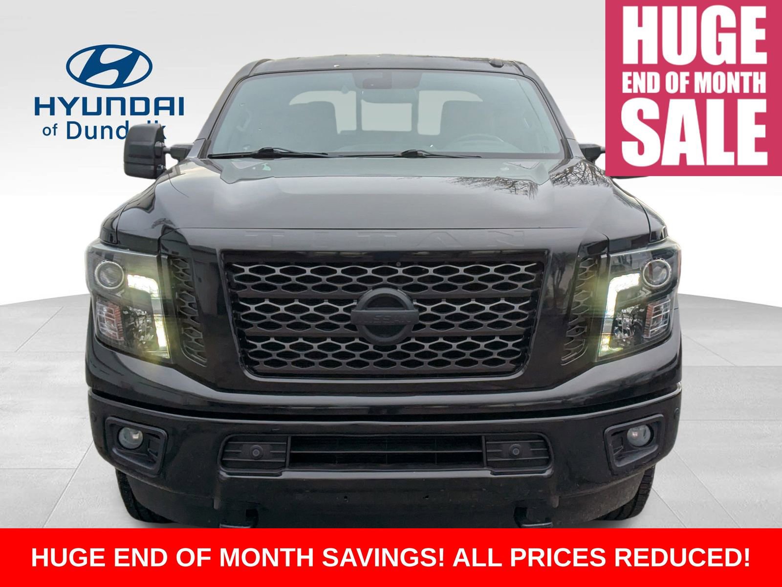 Used 2018 Nissan Titan SV w/ SV Convenience Package image 12