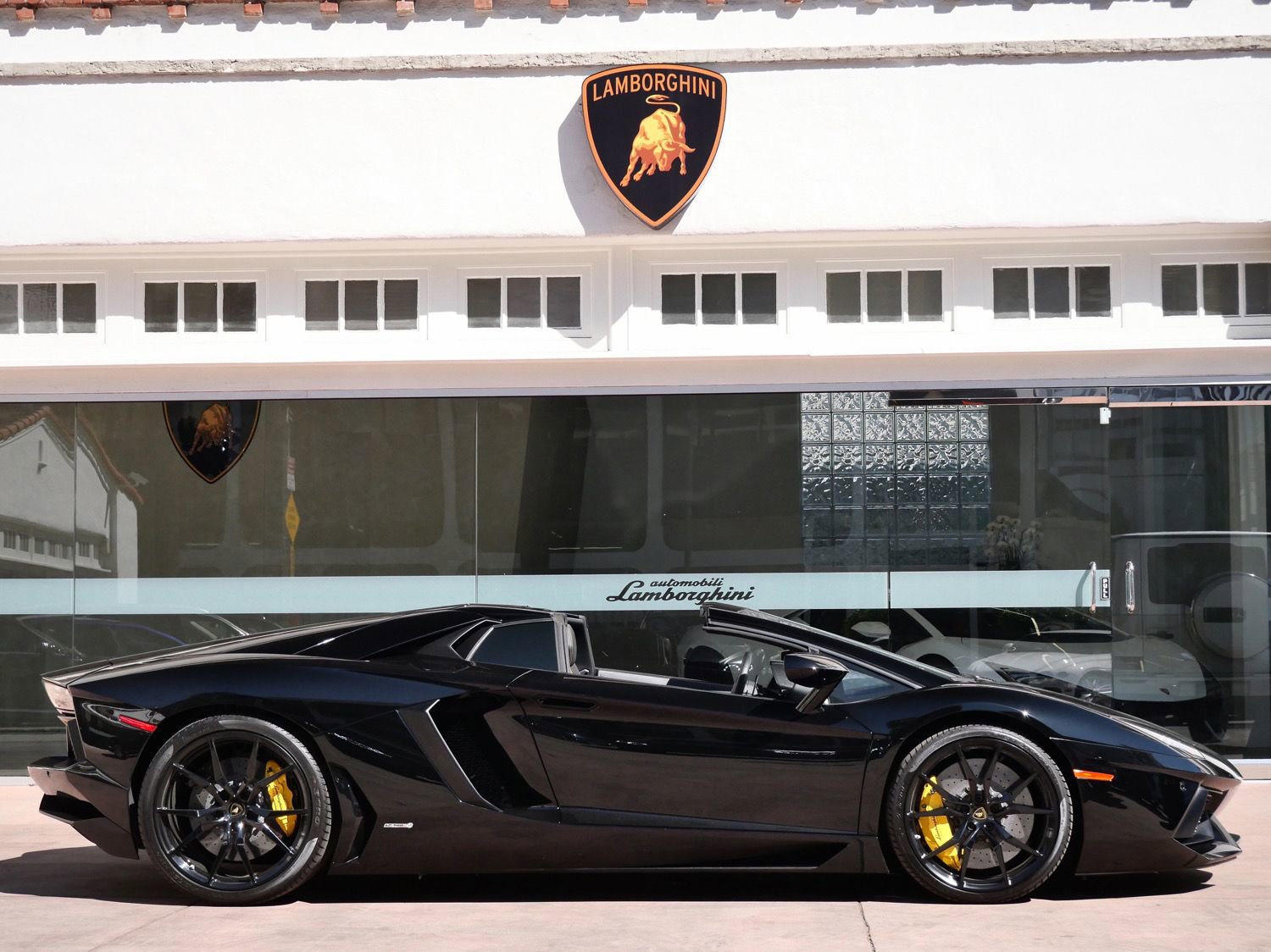 Used 2014 Lamborghini Aventador LP 700-4 image 2