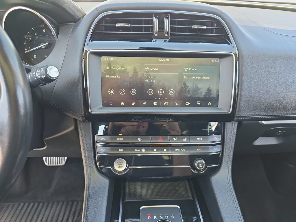 Used 2019 Jaguar F-PACE Prestige AWD/4WD image 23