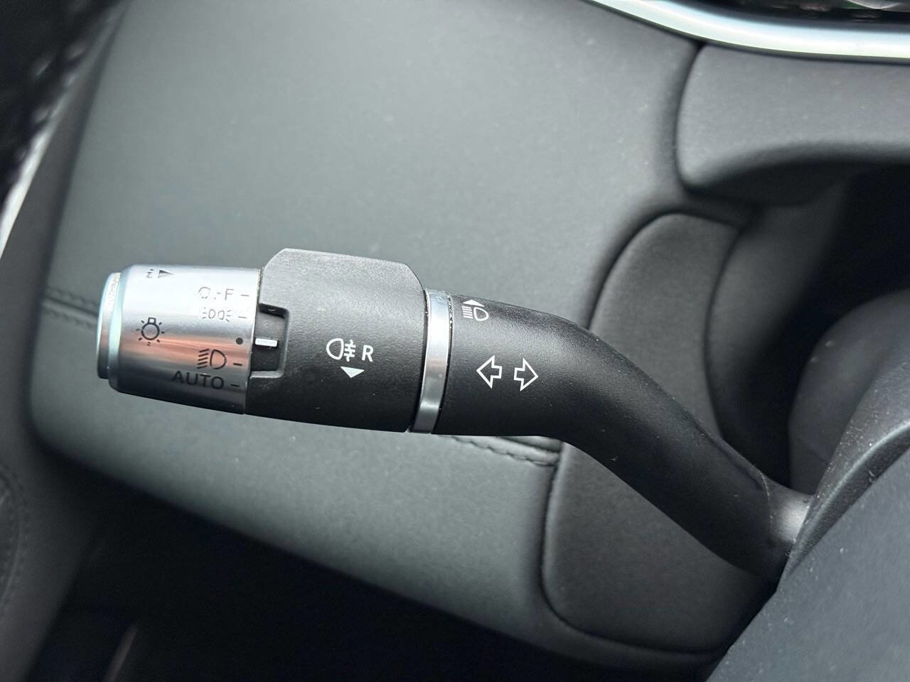 Used 2020 Land Rover Range Rover Evoque S image 46