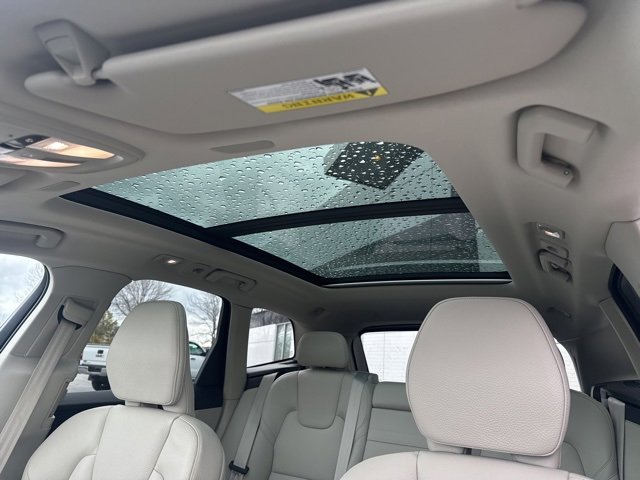 Used 2022 Volvo XC60 B5 Momentum w/ Climate Package image 30