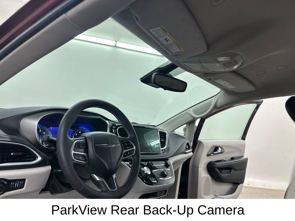 Used 2023 Chrysler Pacifica Touring-L AWD/4WD image 31
