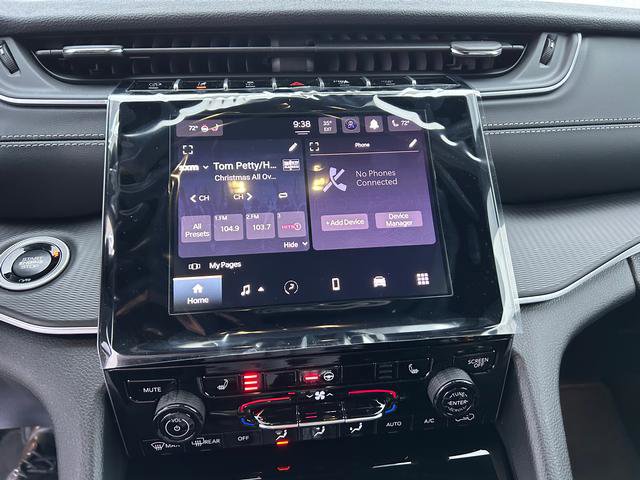 New 2025 Jeep Grand Cherokee Altitude image 12