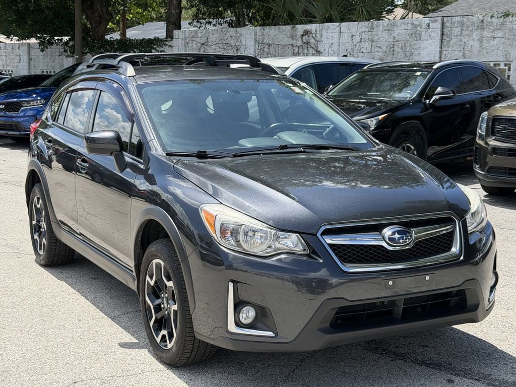 Used 2017 Subaru Crosstrek 2.0i Premium AWD/4WD image 2