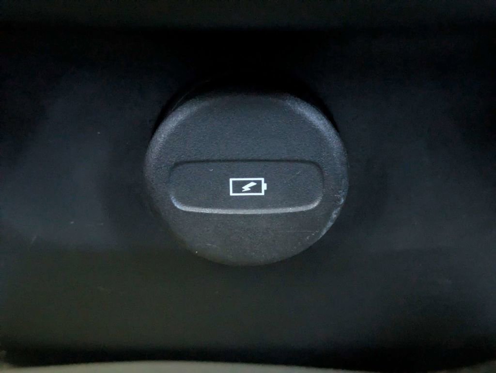 Used 2023 Volvo XC60 B5 Ultimate w/ Protection Package Premier image 8