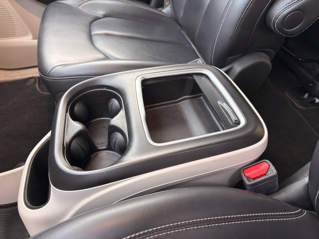 Used 2023 Chrysler Pacifica Touring-L image 33