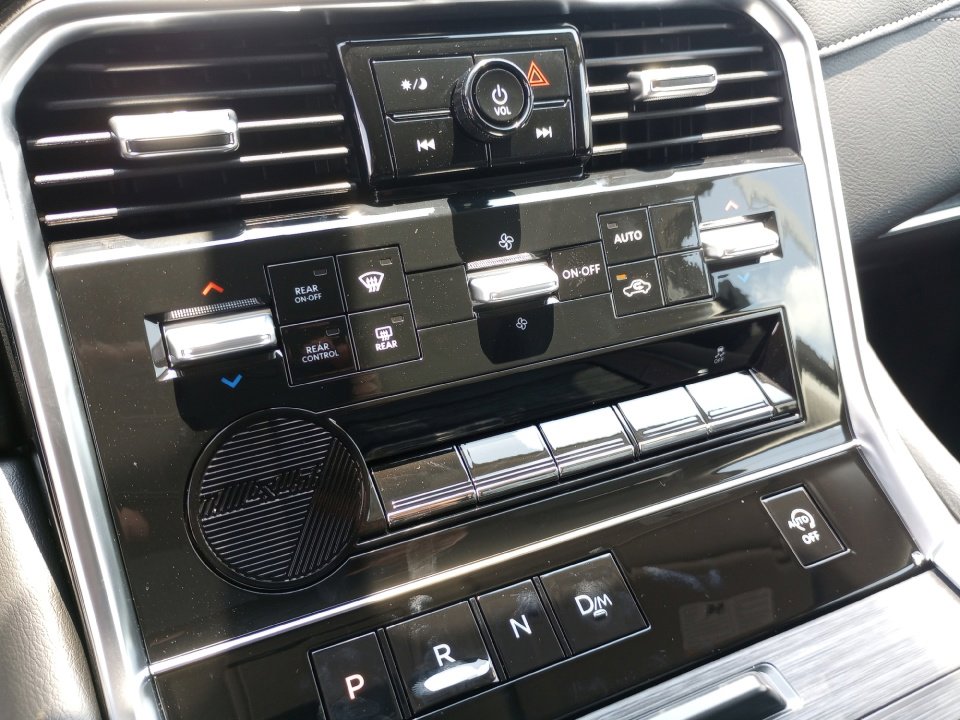 Used 2025 Nissan Armada SV RWD image 18