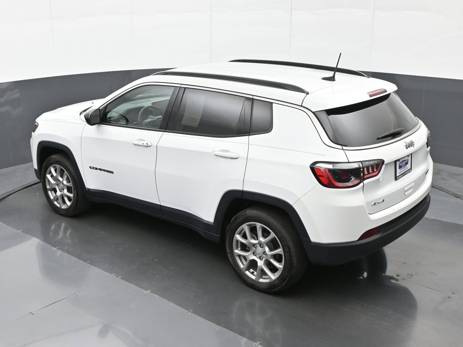 Used 2023 Jeep Compass Latitude AWD/4WD image 29
