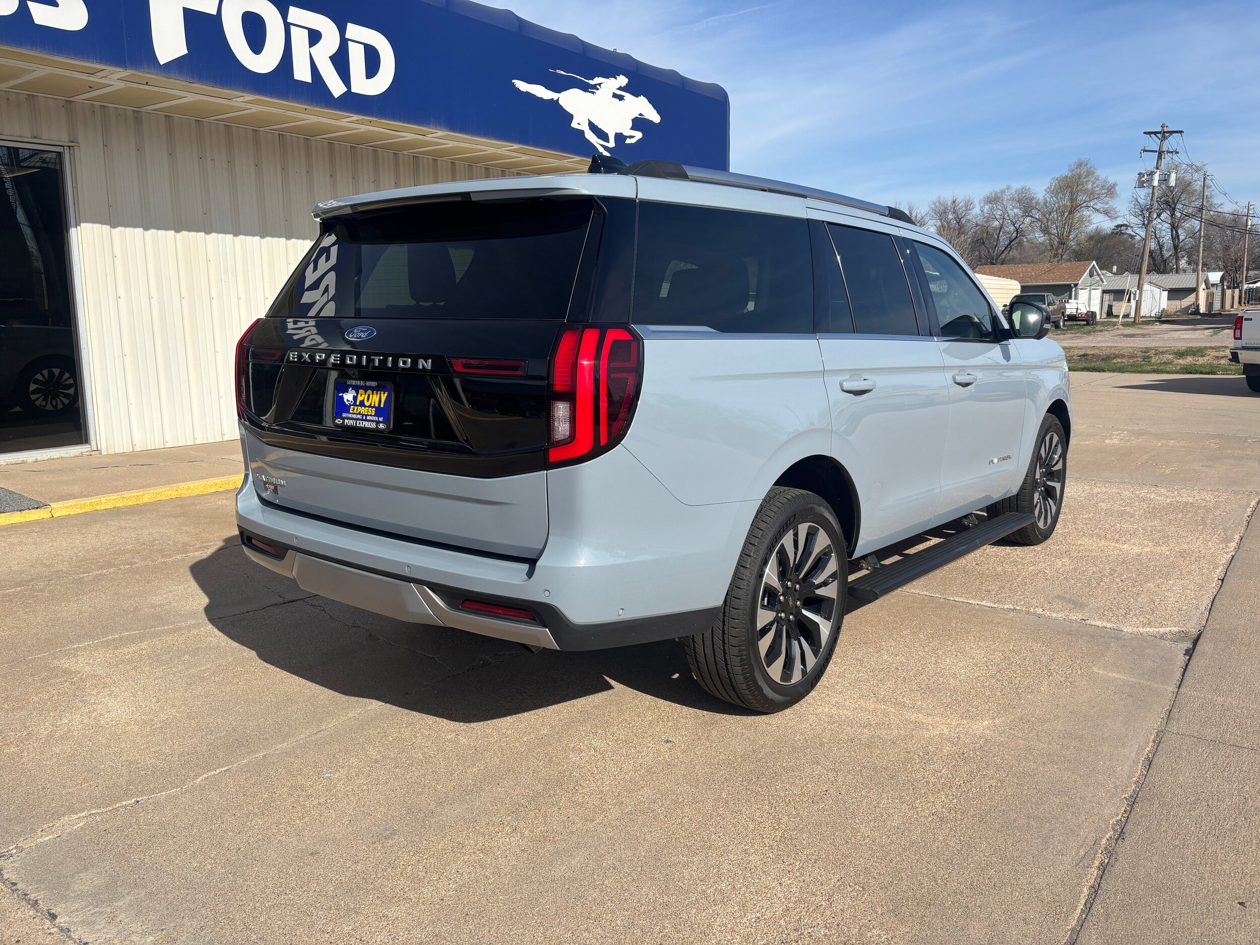 Used 2025 Ford Expedition Platinum w/ Driver's Package image 3