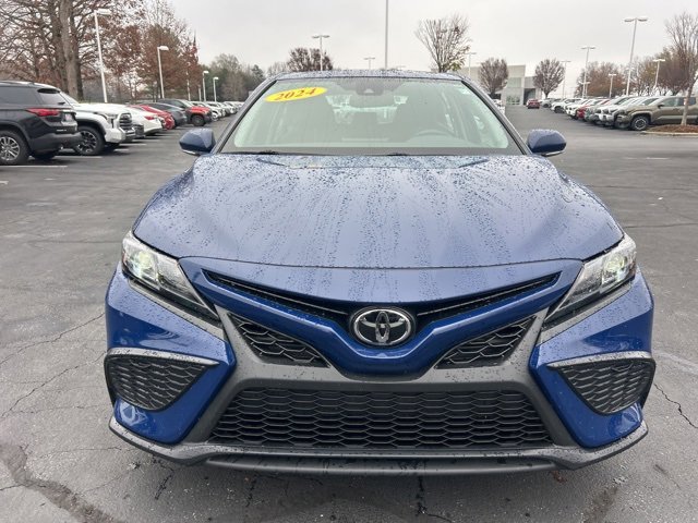 Used 2024 Toyota Camry SE image 2