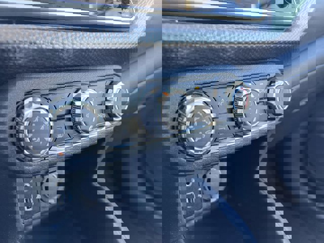 Used 2020 Nissan Kicks S image 11