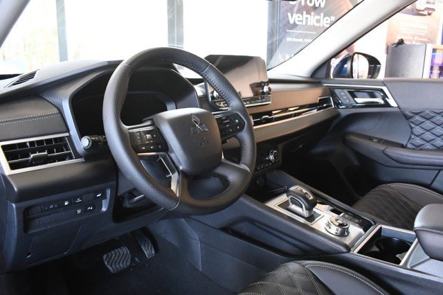 Used 2024 Mitsubishi Outlander GT AWD/4WD image 35