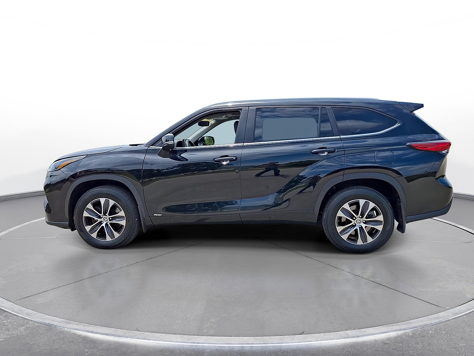 Used 2023 Toyota Highlander XLE AWD/4WD image 5