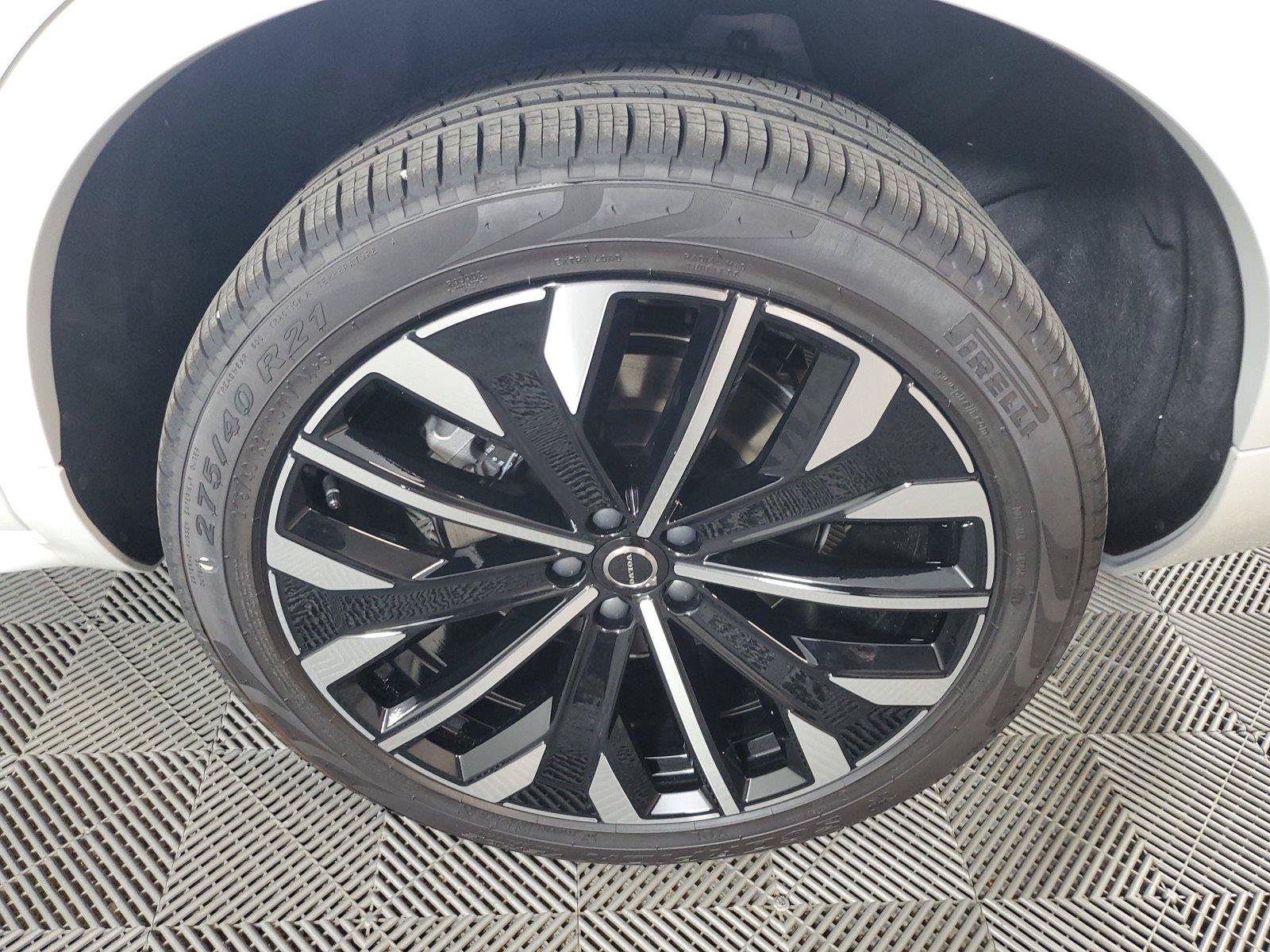 New 2026 Volvo XC90 T8 Plus w/ Protection Package Premier AWD/4WD image 11