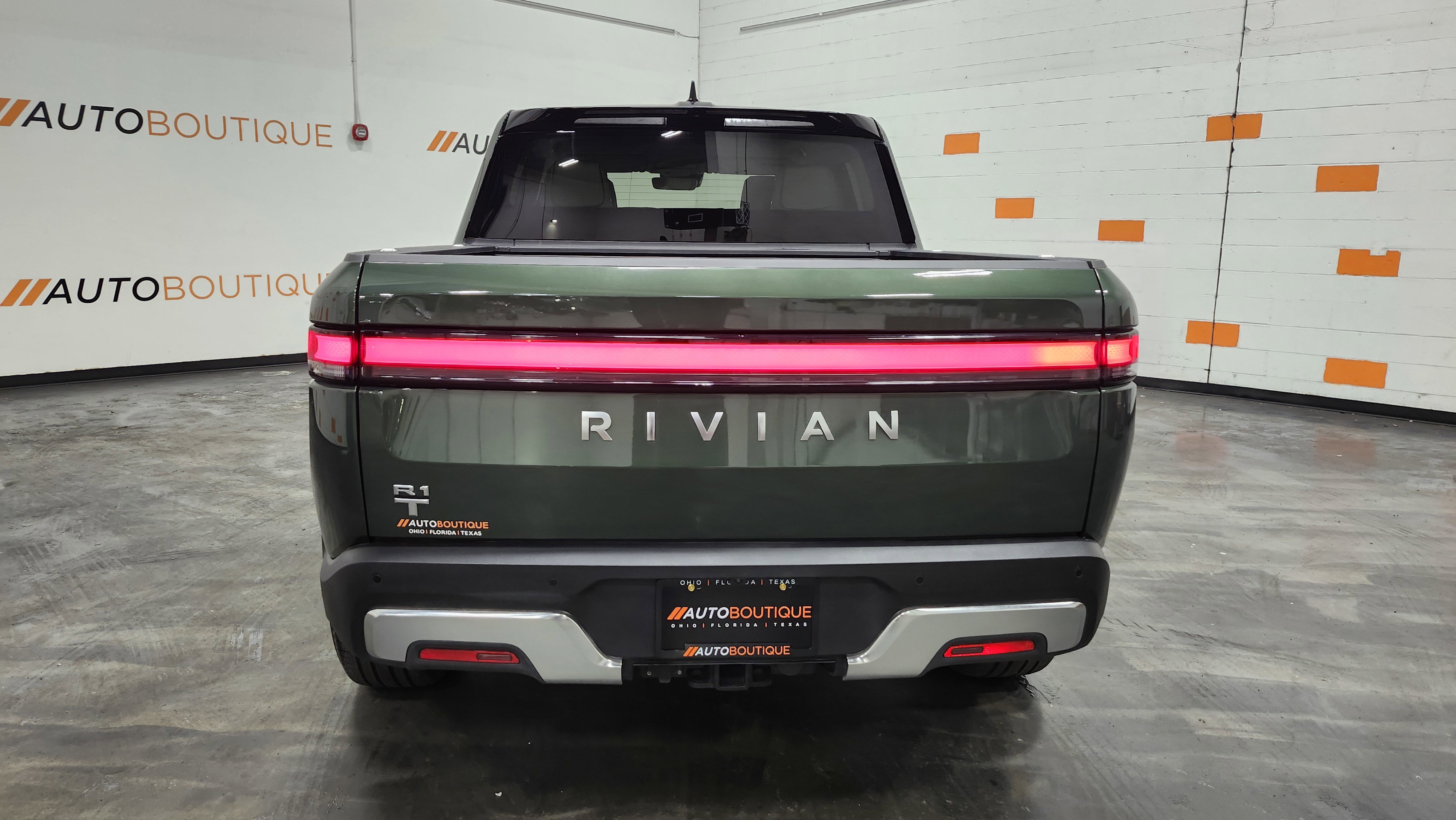 Used 2023 Rivian R1T Adventure image 17