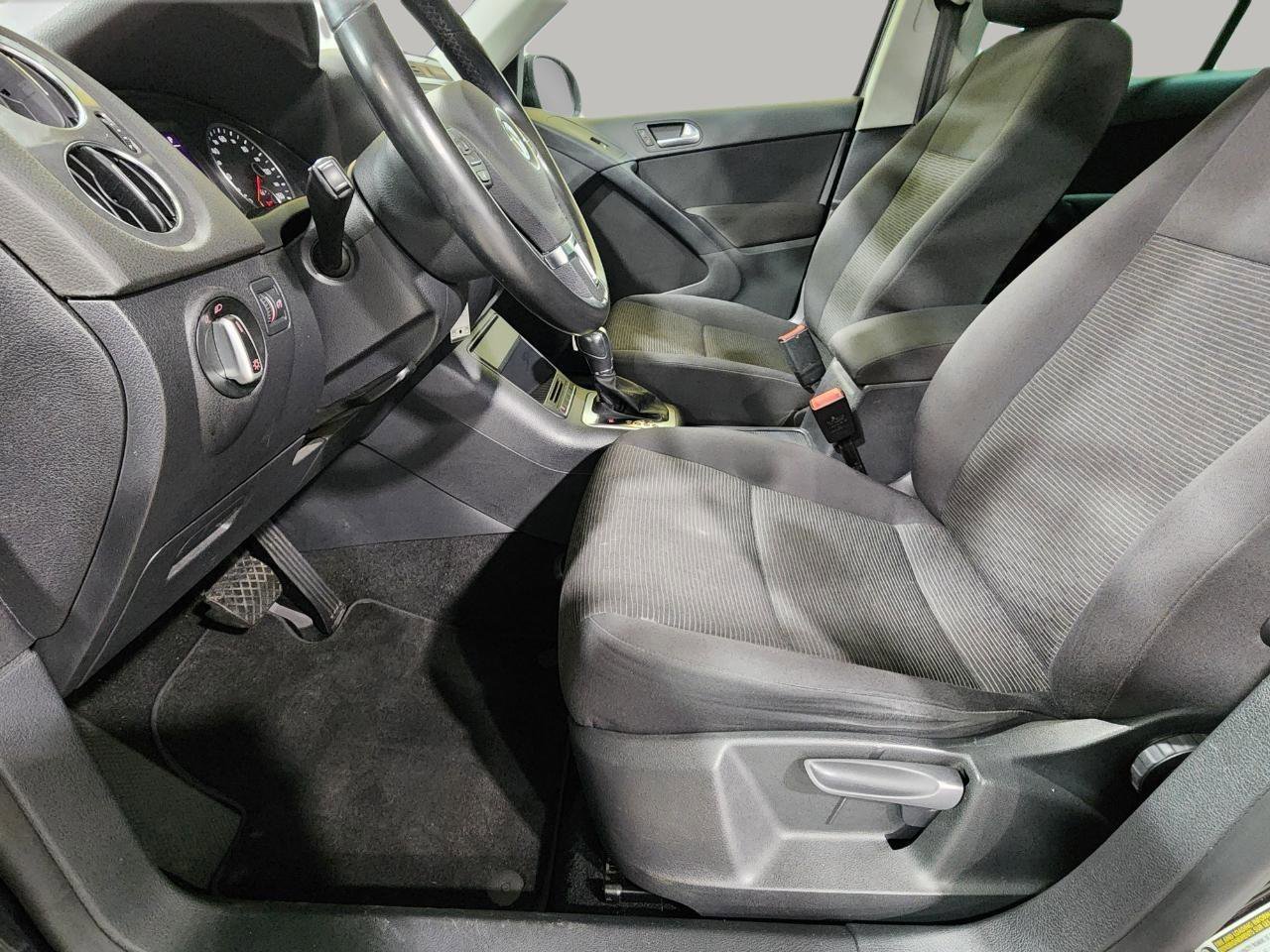 Used 2013 Volkswagen Tiguan S AWD/4WD image 12