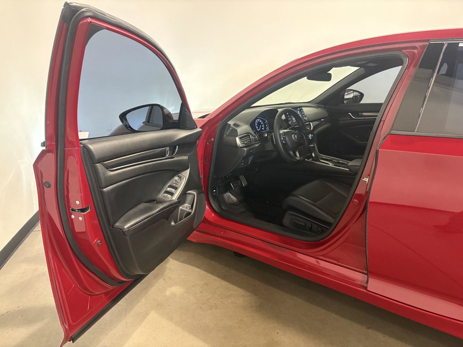 Used 2018 Honda Accord Sport image 10