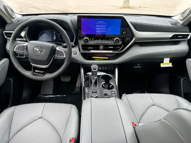 New 2026 Toyota Highlander Platinum AWD/4WD image 19