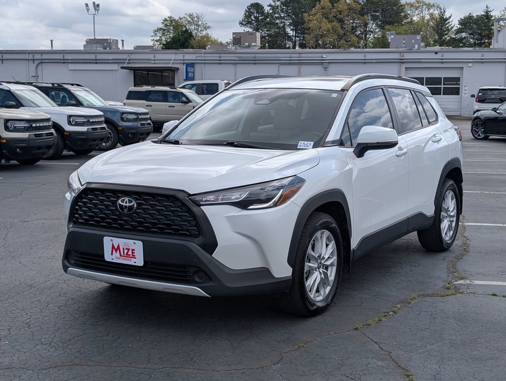 Used 2023 Toyota Corolla Cross LE w/ Moonroof Package image 3