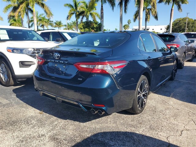 Used 2018 Toyota Camry SE image 3