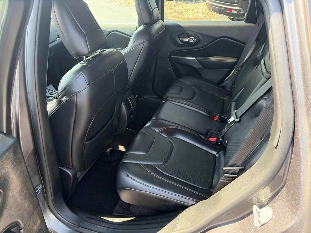 Used 2019 Jeep Cherokee Limited AWD/4WD image 11