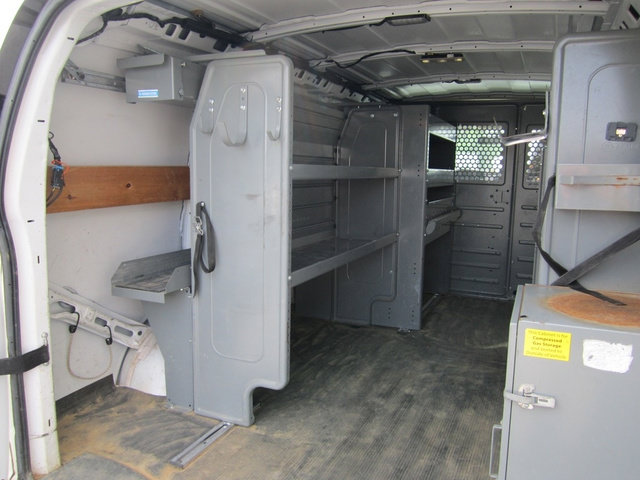 Used 2015 Chevrolet Express 2500 RWD image 9