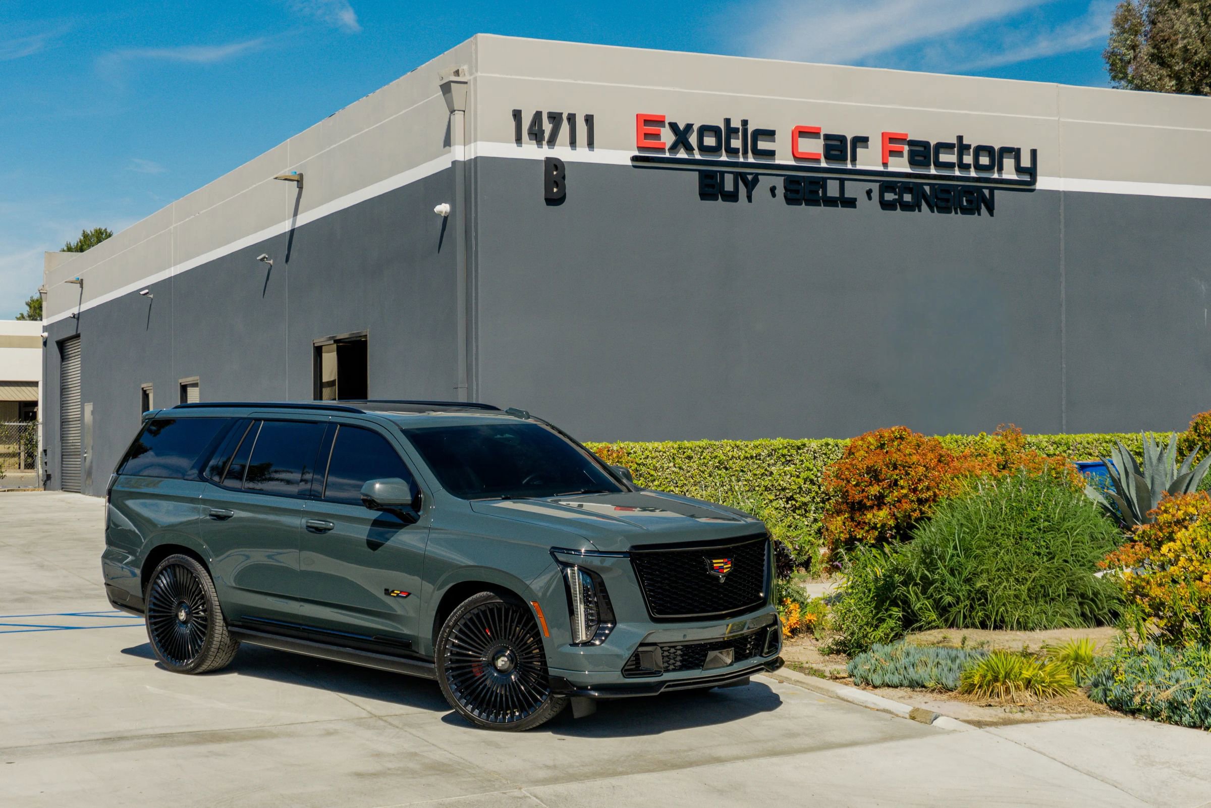 Used 2025 Cadillac Escalade V w/ LPO, ONYX Package AWD/4WD image 1