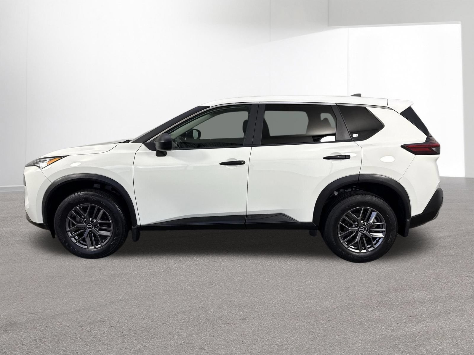 Used 2023 Nissan Rogue S AWD/4WD image 28