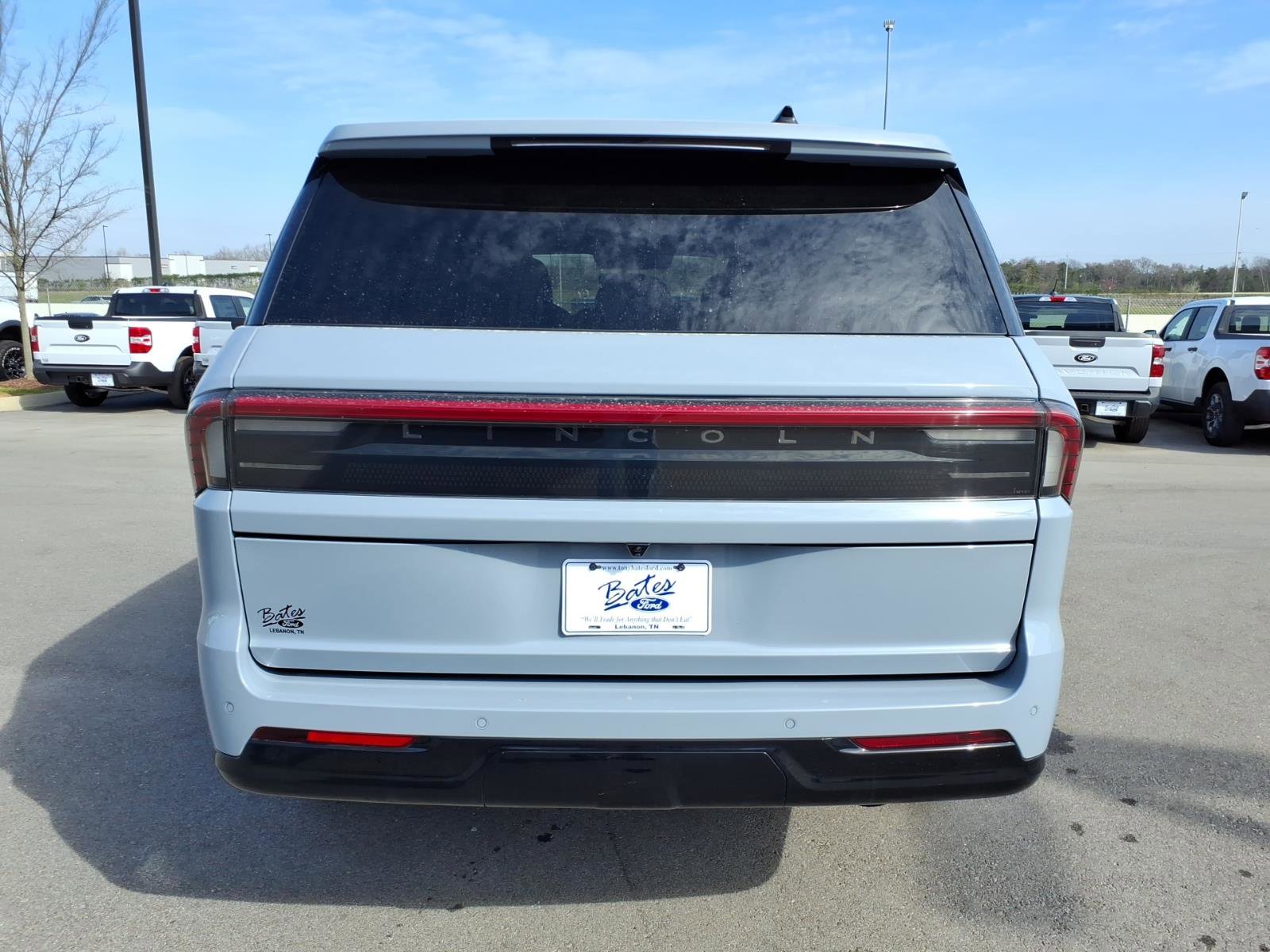 Used 2025 Lincoln Navigator Reserve w/ Jet Appearance Package image 4