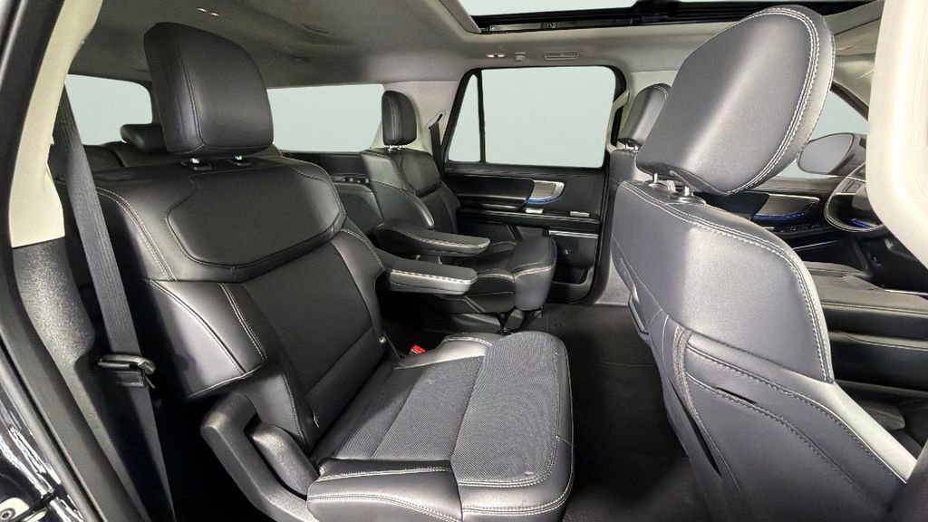 Used 2025 Ford Expedition Max Platinum AWD/4WD image 35