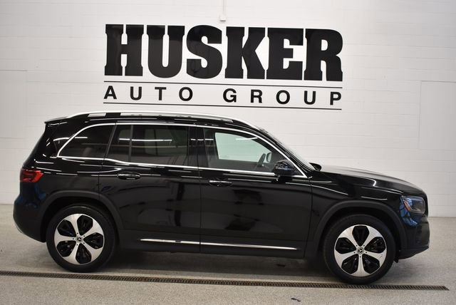 Used 2025 Mercedes-Benz GLB 250 4MATIC image 2