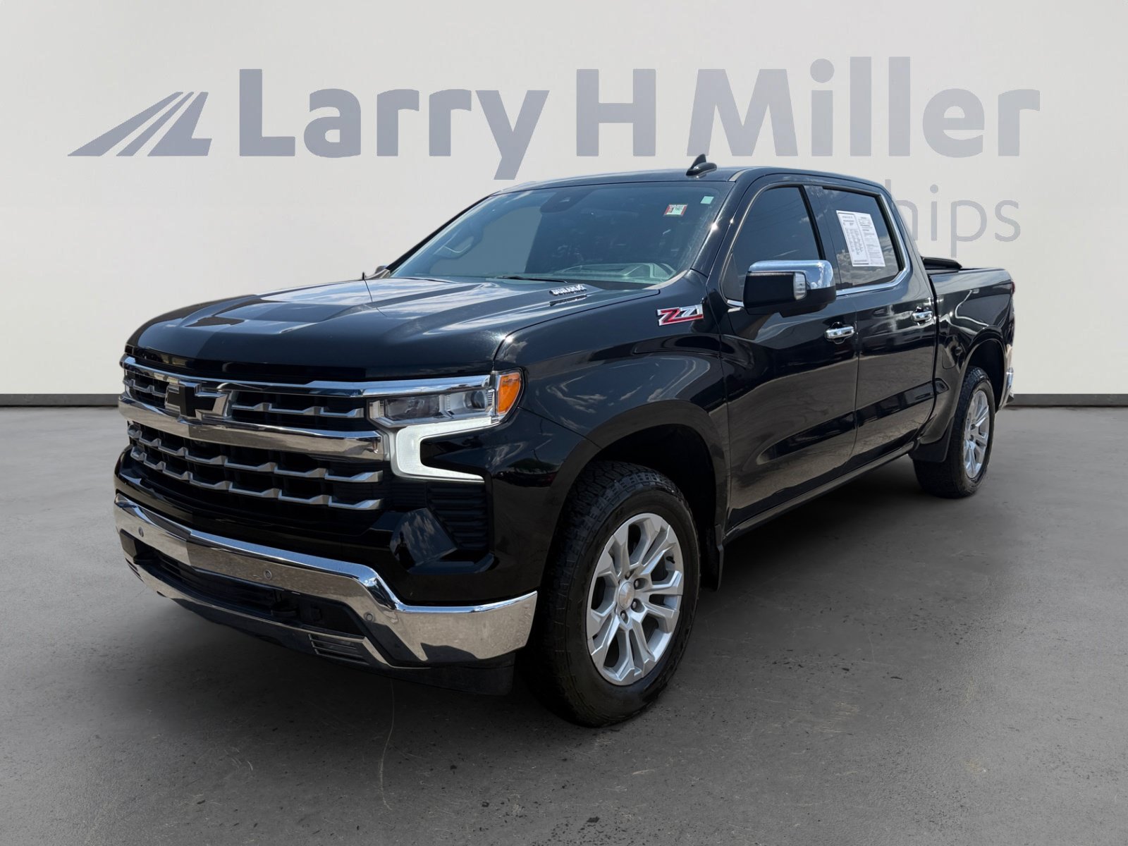 Used 2024 Chevrolet Silverado 1500 LTZ AWD/4WD image 1