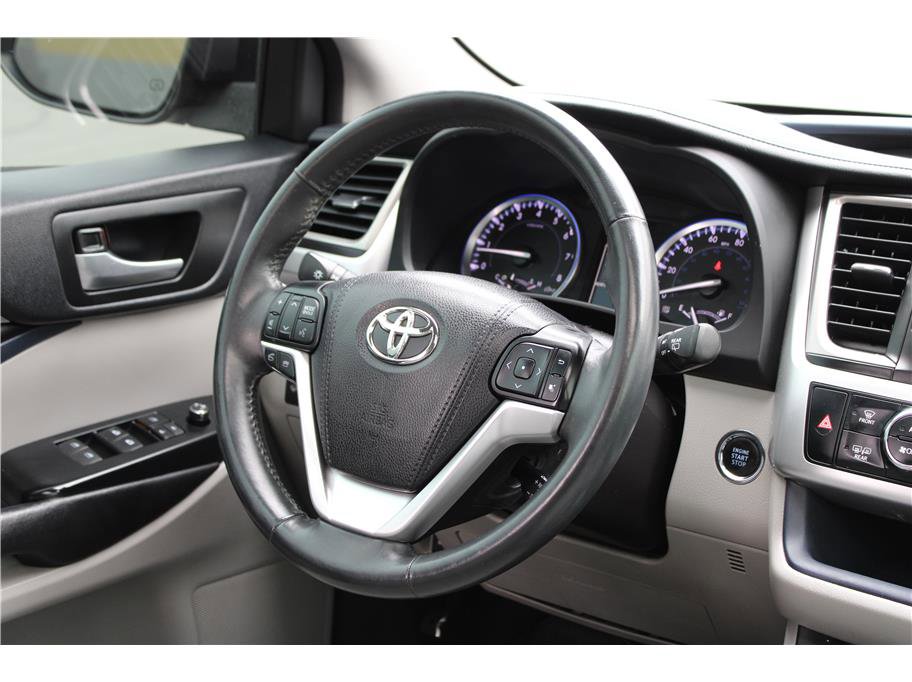 Used 2016 Toyota Highlander XLE image 17
