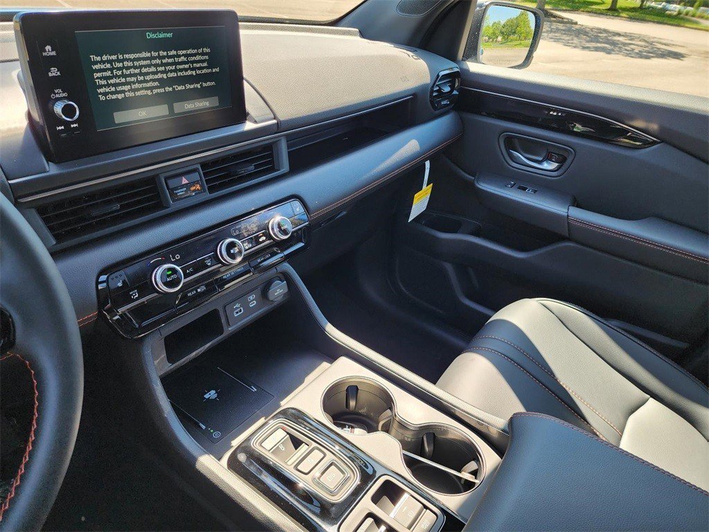 Used 2025 Honda Pilot TrailSport image 31