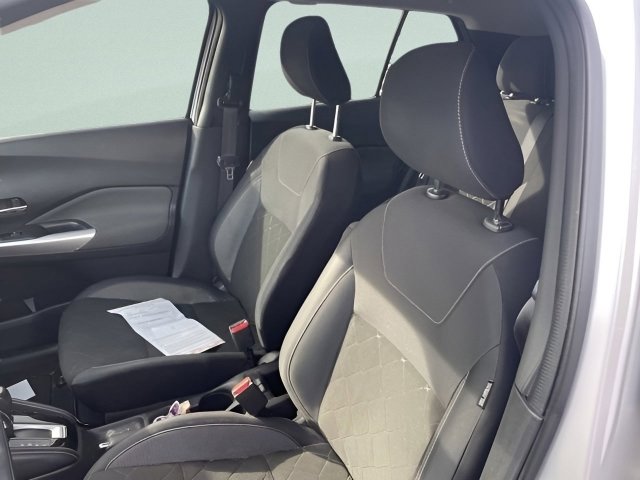 Used 2018 Nissan Kicks SV image 18