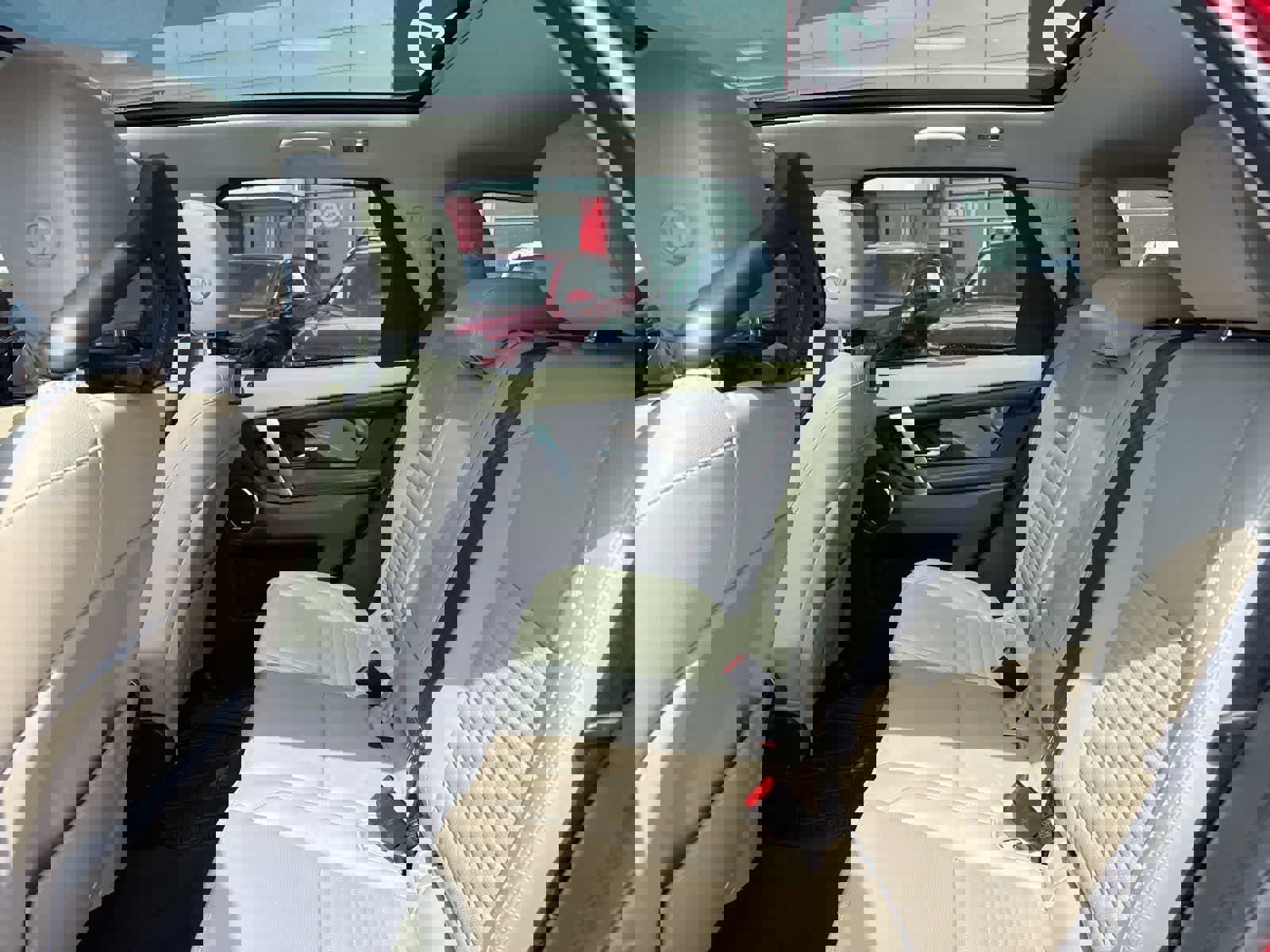 Used 2020 Land Rover Discovery Sport SE image 17