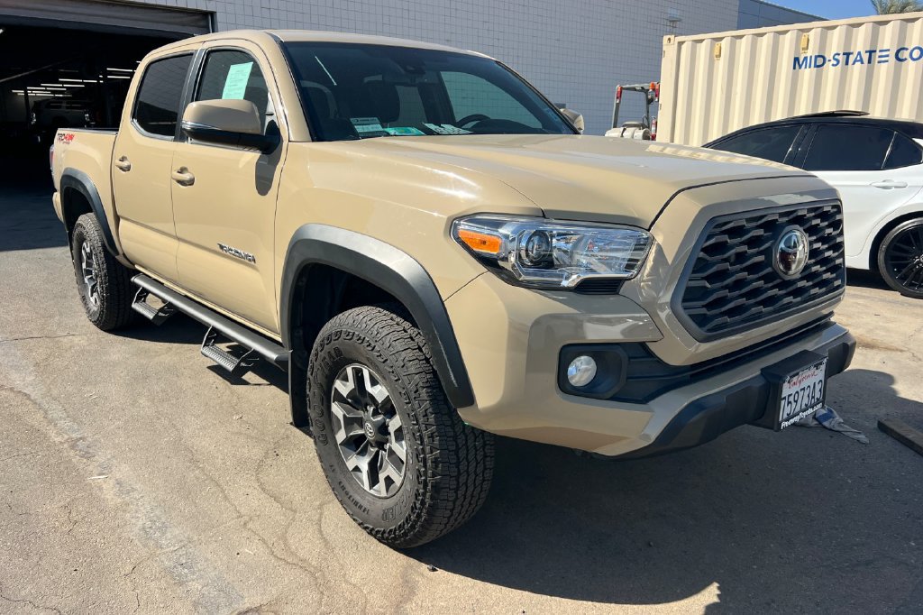Certified 2020 Toyota Tacoma TRD Off-Road w/ Technology Package AWD/4WD image 2