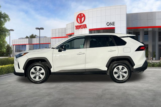 Used 2025 Toyota RAV4 LE AWD/4WD image 9