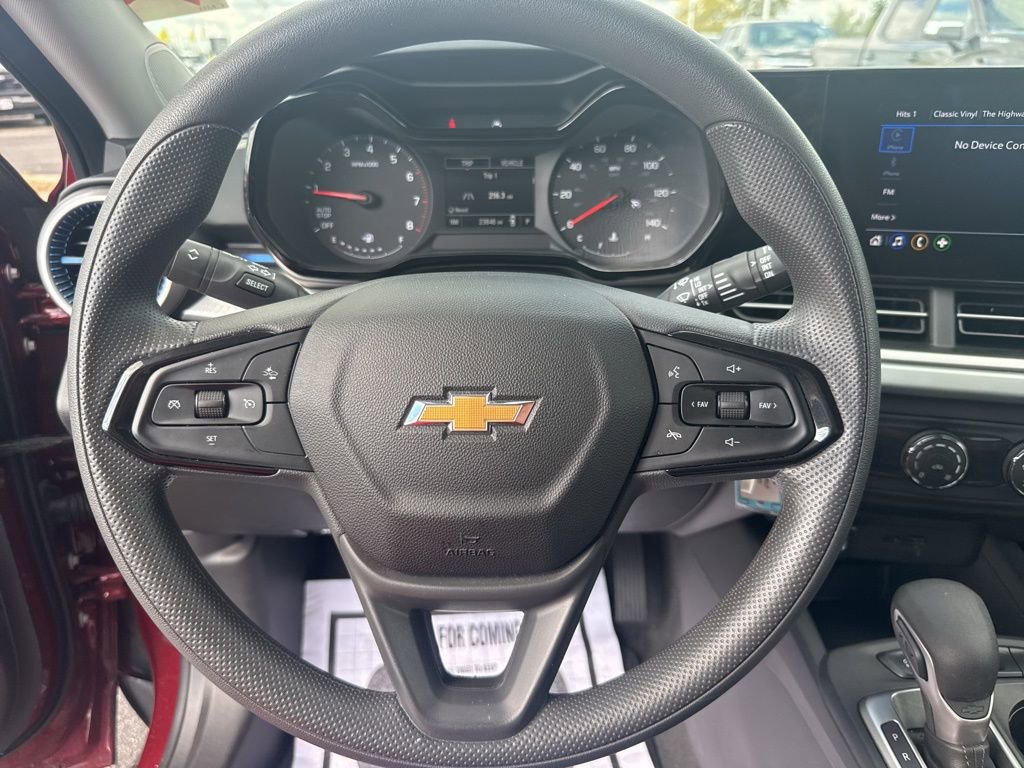 Used 2025 Chevrolet Trax LS image 27