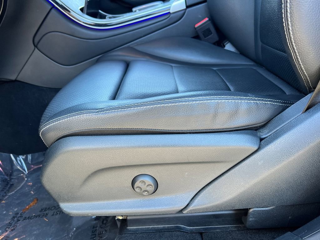 Used 2022 Mercedes-Benz GLC 300 4MATIC image 15