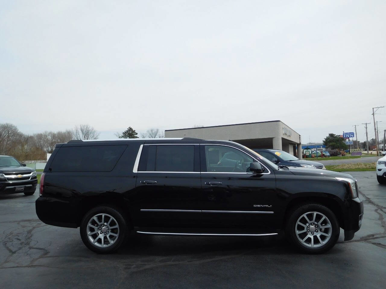 Used 2019 GMC Yukon XL Denali AWD/4WD image 2