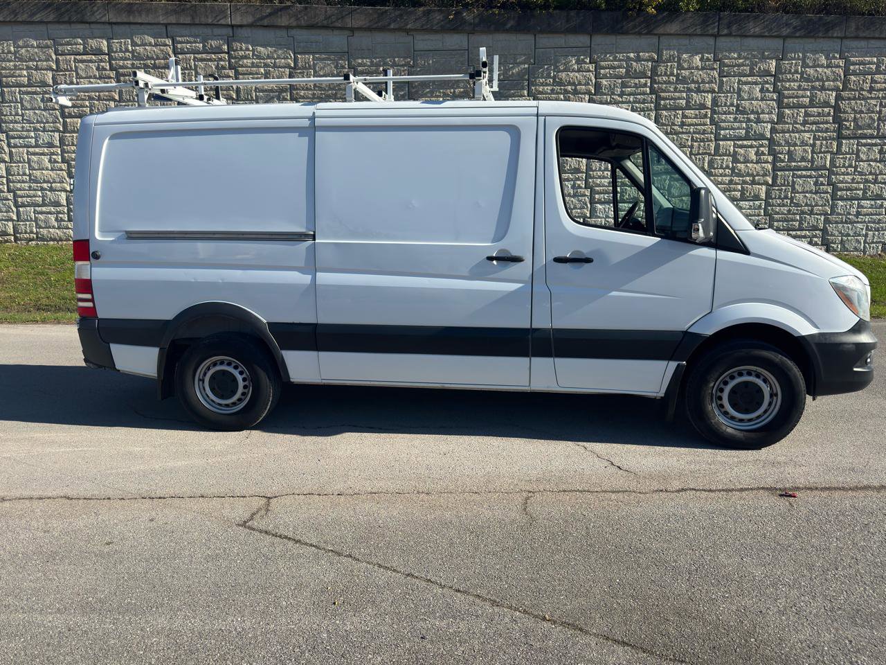 Used 2014 Mercedes-Benz Sprinter 2500 image 2