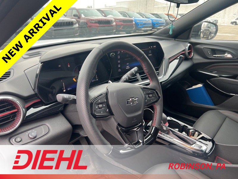 Used 2025 Chevrolet Trax RS image 12