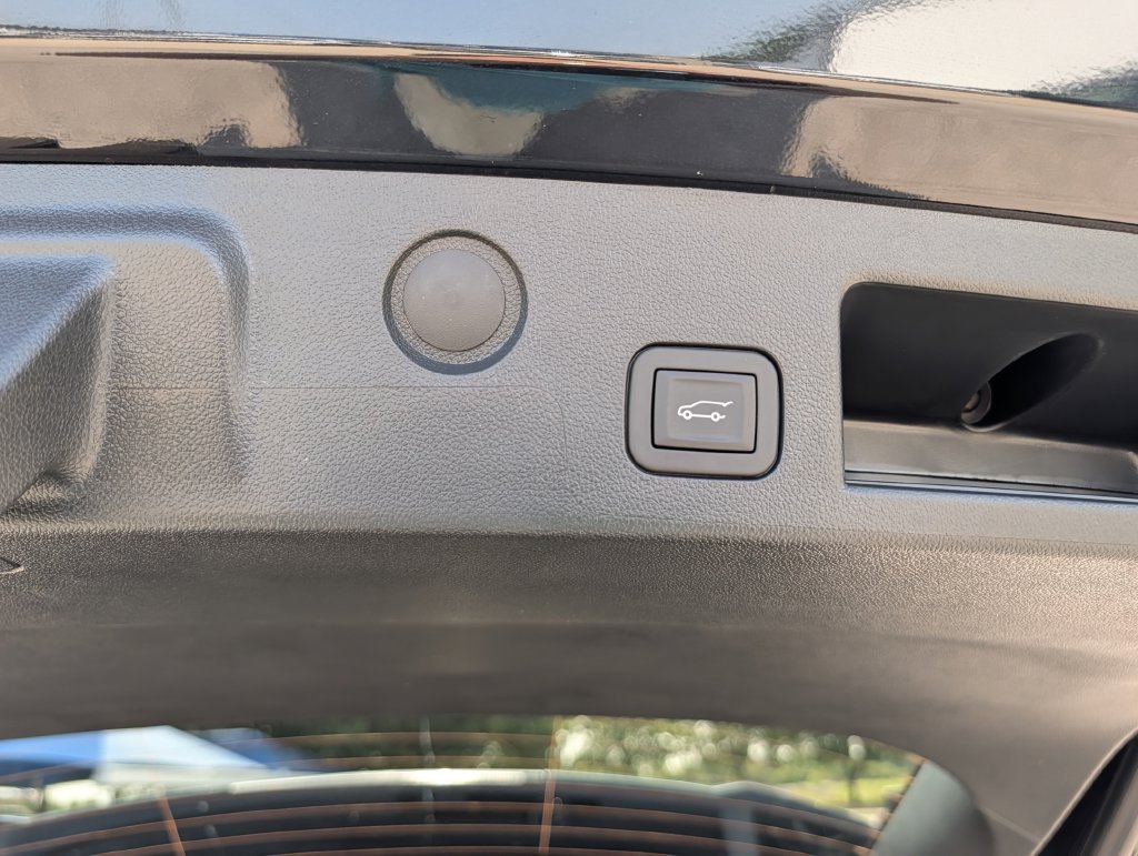 New 2027 GMC Terrain Elevation w/ Elevation Premium Package FWD image 29
