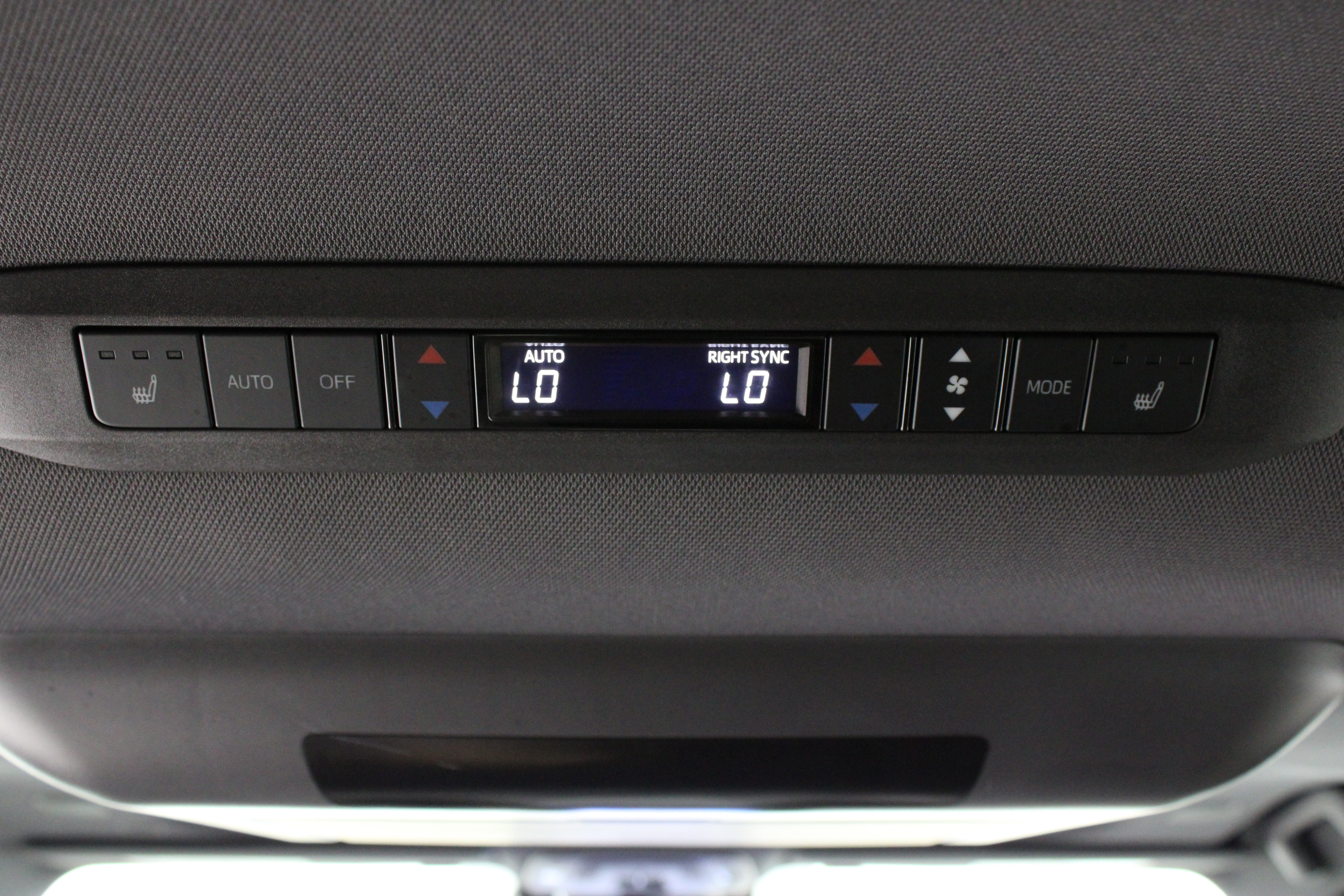 Used 2024 Toyota Sienna Platinum FWD image 32