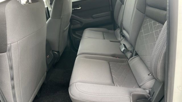 Used 2025 Nissan Frontier SV image 21