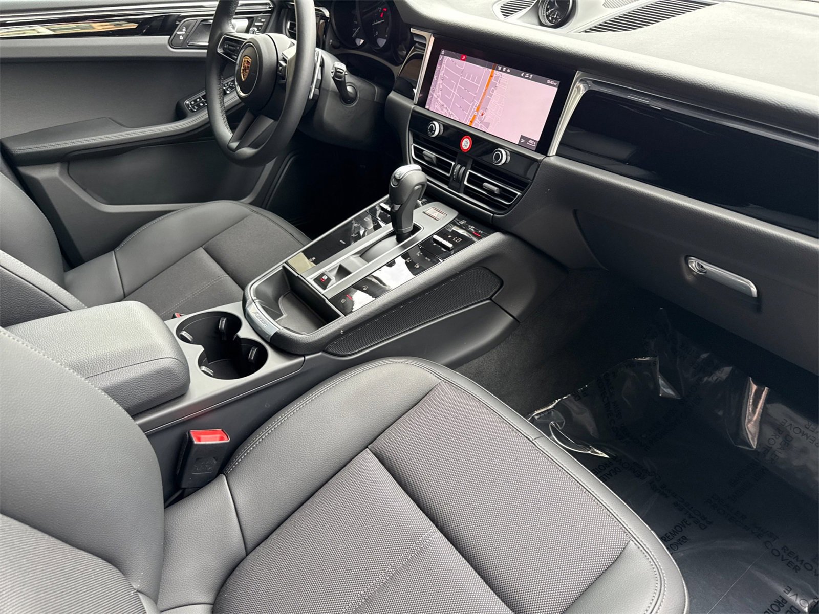 Used 2025 Porsche Macan image 18