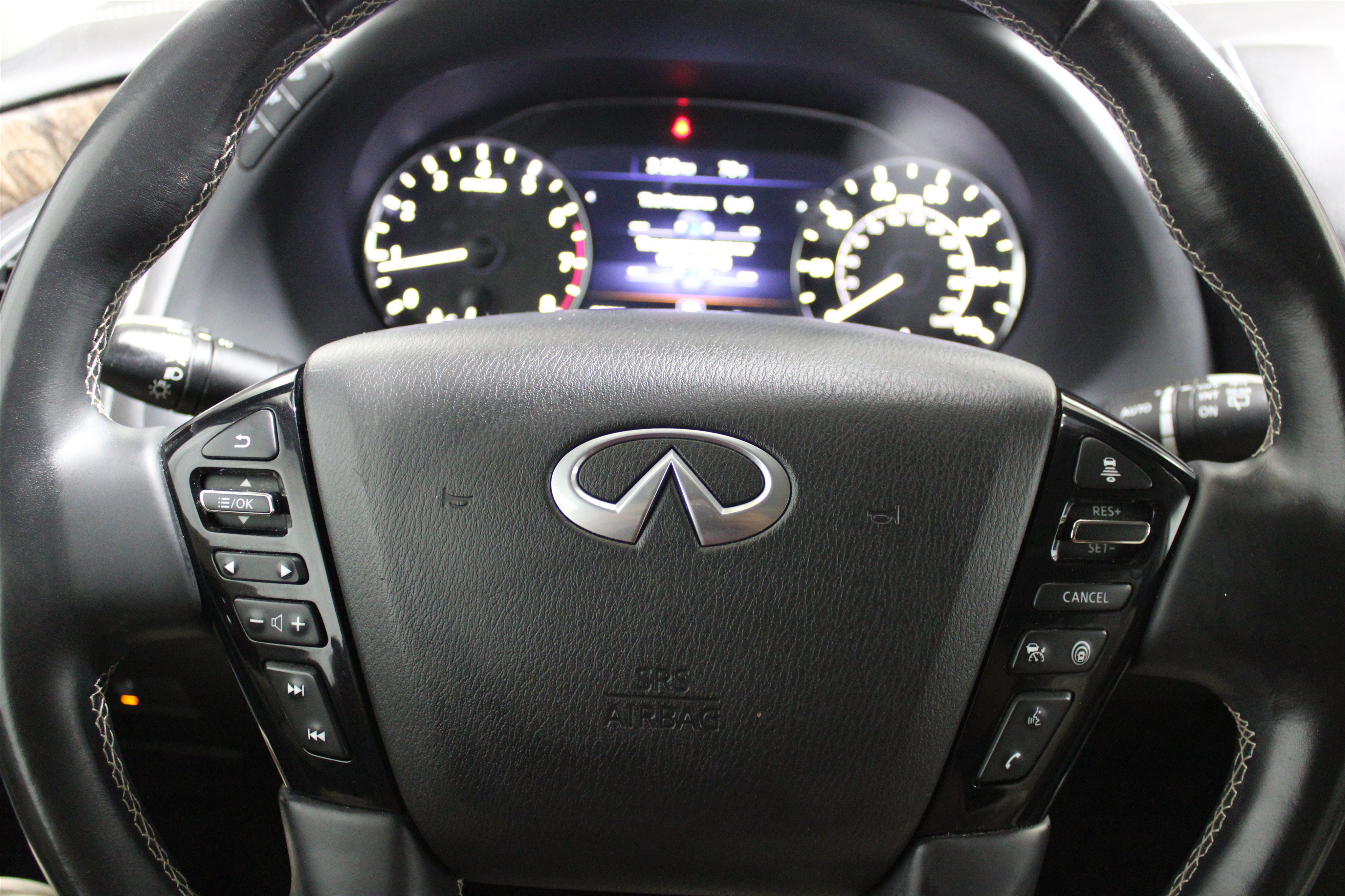 Used 2022 INFINITI QX80 Premium Select w/ All-Season Package RWD image 8