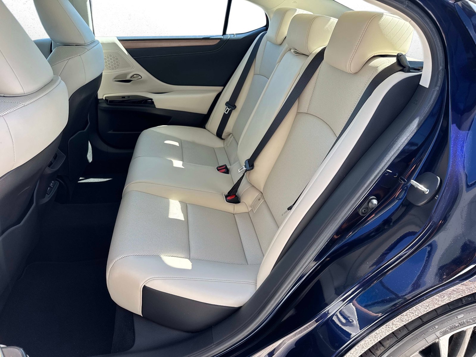 Used 2025 Lexus ES 350 w/ Premium Package FWD image 12